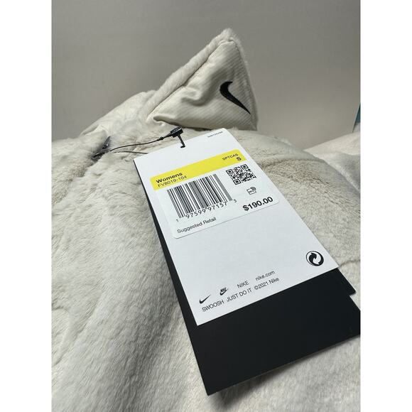 WMNS NIKE SPORTSWEAR ESSENTIAL LOOSE PRINTED FAUX FUR JACKET Small - Picture 4 of 4